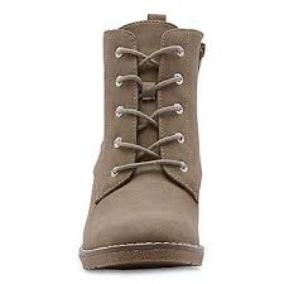 A.n.a. Size 7 Heeled Wedge Boots - Picture 3 of 7